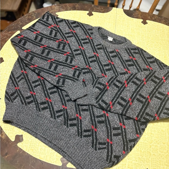 Vintage Gray and Red Patterned Men's Sweater - Picture 3 of 8